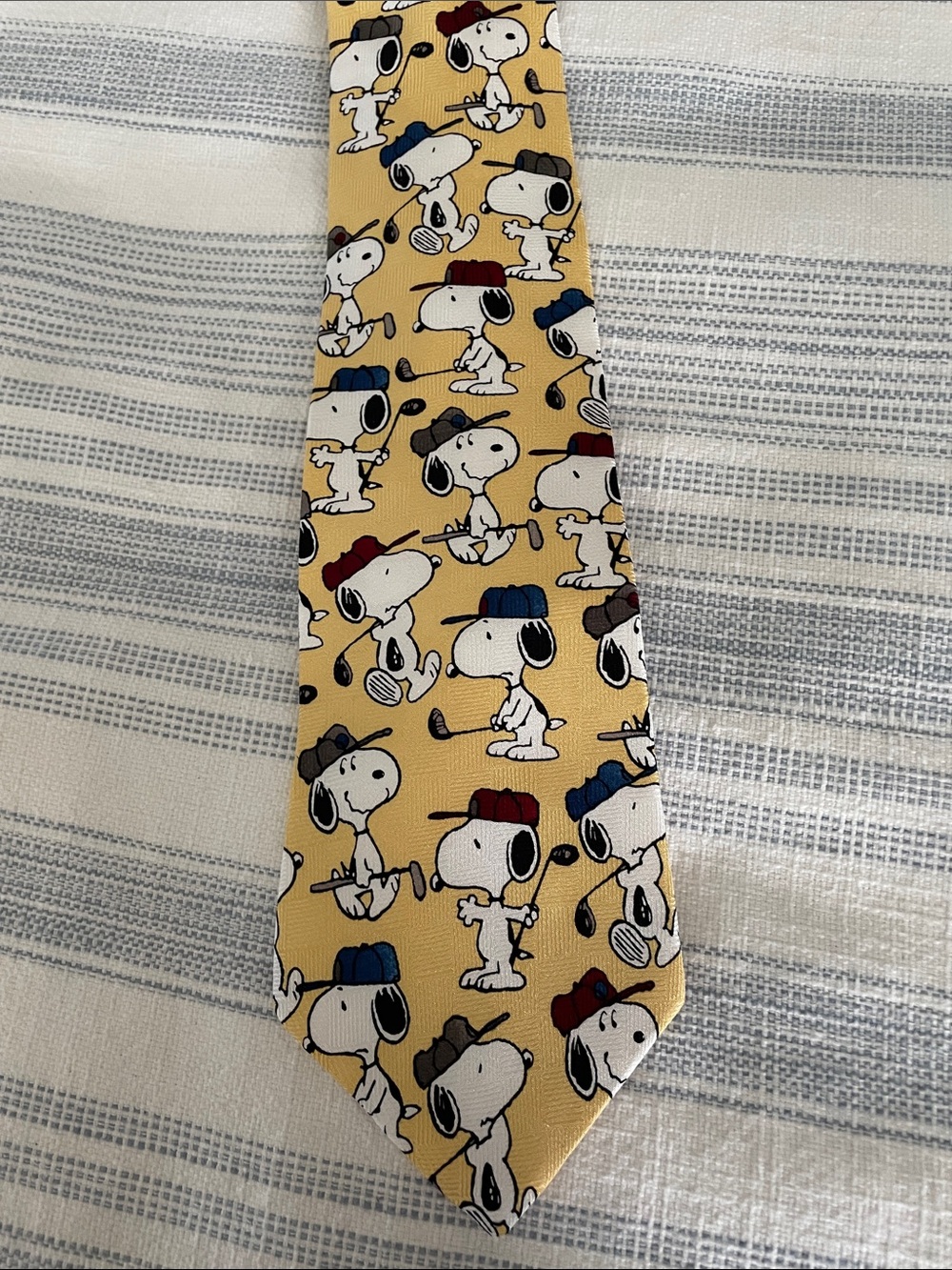 Peanuts NWT Yellow Snoopy Golf Tie with Red and Blue Accents